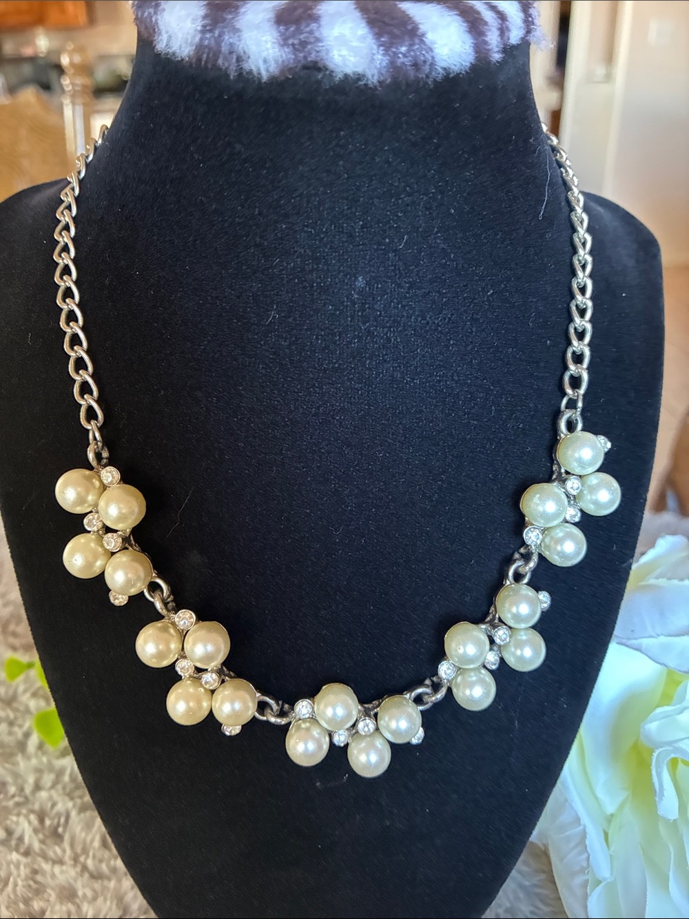 Pearl Cluster Statement Necklace in Cream